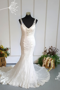 408W11 LL Berta Low back Sequin Trumpet Chantily Lace c RM900