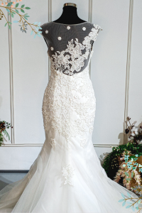 412W20 LL illusion back symmetrical lace a sexy back Malaysia Wedding Gown rental trumpet mermaid pearl