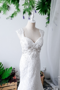 808LLW03 Plus Size Bride Aline VIntage Cap sleeves V neck fit and flare zip Malaysia wedding dress rental Sexy V back