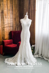 812BY03W03 Rellye Strap V neck Chantilly lace V back  trumpet Bridal Gown Signature Designer Custom make rental Kuala Lumpur