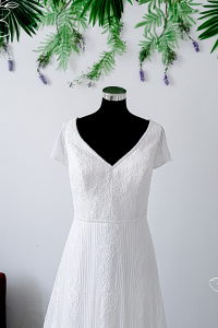 906BY04WL01 Farina Plus size Bride Cap Sleeves A line stripes Pengantin Besar sewa Malaysia V neck wedding gown rental