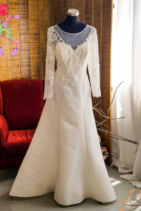 2012BY09WL01 Lara Plus Plus LS Lace Duchess Satin A line a Plus Size Bride Malaysia Dress Rental, 