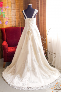 601WL03 SG Plus Straight Tube Floral Bust A line Long Lace Train b Plus Size Wedding Dress Malaysia