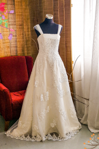 601WL03 SG Plus Straight Tube Floral Bust A line Long Lace Train a Plus Size wedding gown malaysia