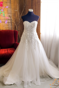 71XNWL01 Plus Illusion Neck Fit and Flare A line a 68XNWL02 XN Plus Cape Sleeves Trumpet b Plus Size Bride Malaysia Dress Rental