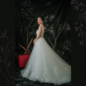 910BY05W02 Barrie Strap V illusion neck A line lace train 6 v