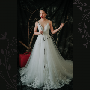 910BY05W02 Barrie Strap V illusion neck A line lace train 10 v